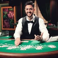 Studio live dealer dengan dealer profesional